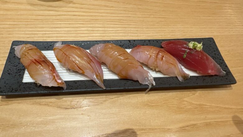 廻転鮨 銀座おのでら本店のおまかせ鮮魚五貫