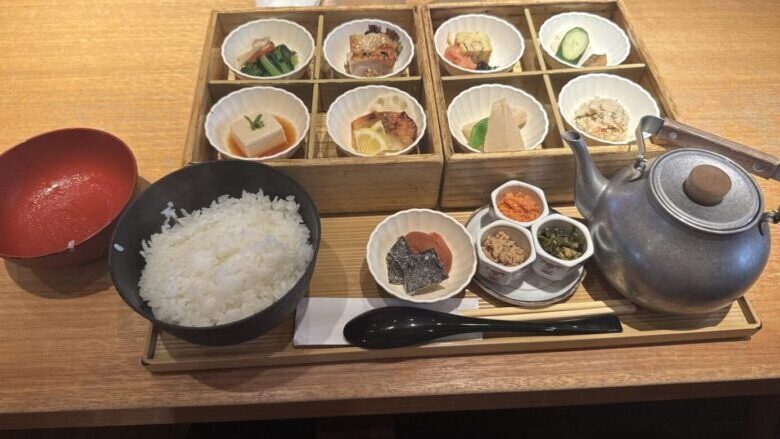 Hitoshinayaの茶漬膳と小鉢