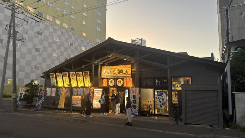 夕方の炉ばた煉瓦の外観
