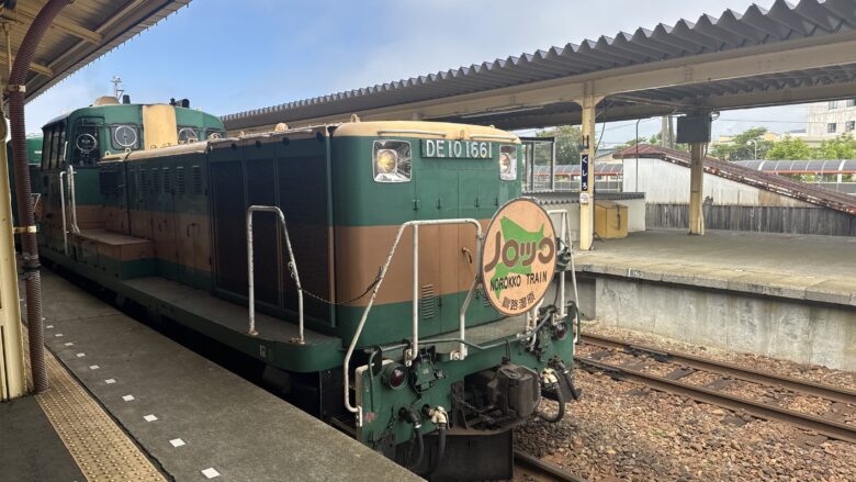 釧路駅ホームに停車する2026年のくしろ湿原ノロッコ号