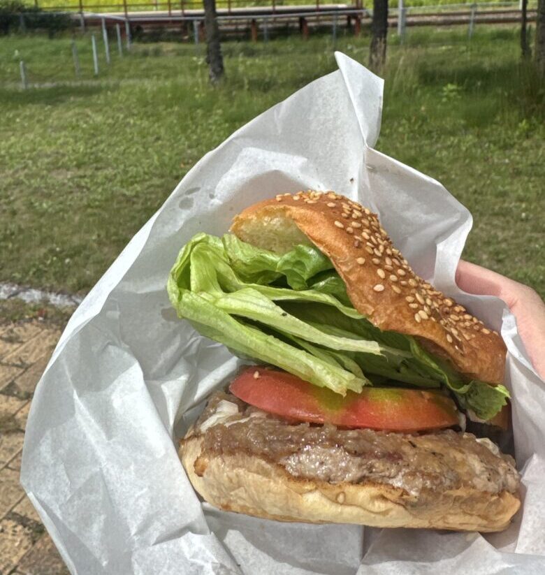 Bob's Burgerで購入したハンバーガーとセット