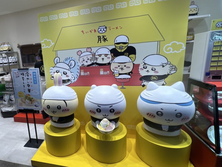 ちいかわラーメン豚のキャラクター展示